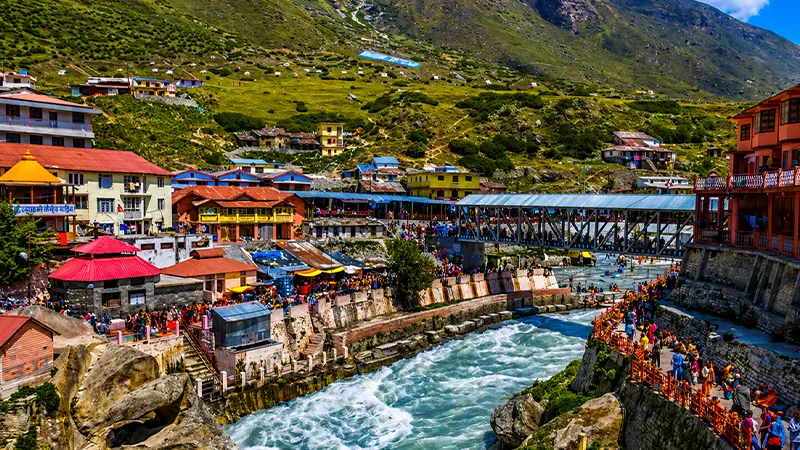 Pilgrims crossing the bridge near Kedarnath market