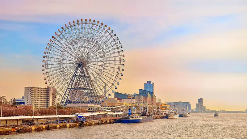 Tempozan Giant Ferris Wheel on Osaka waterfront