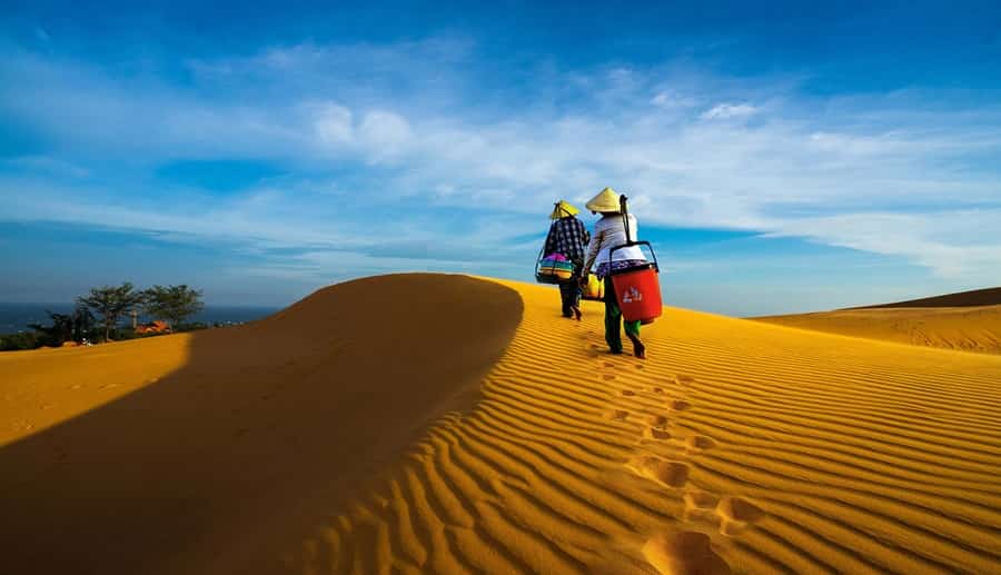 Climb Mui Ne sand dunes